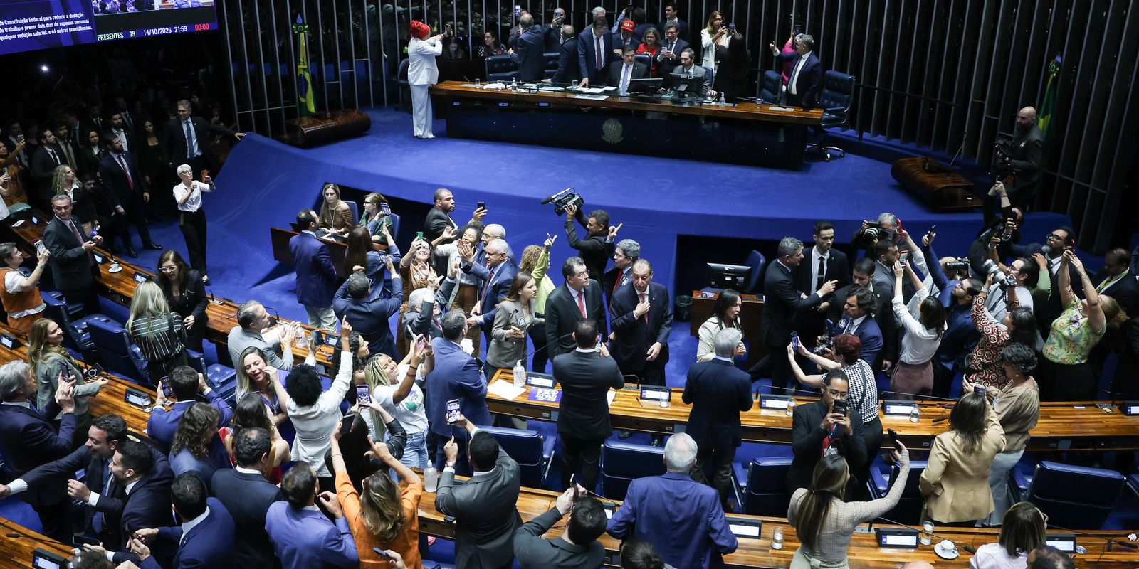 Imprensa estrangeira vê vitória de Lula em aprovação do fim da 6x1