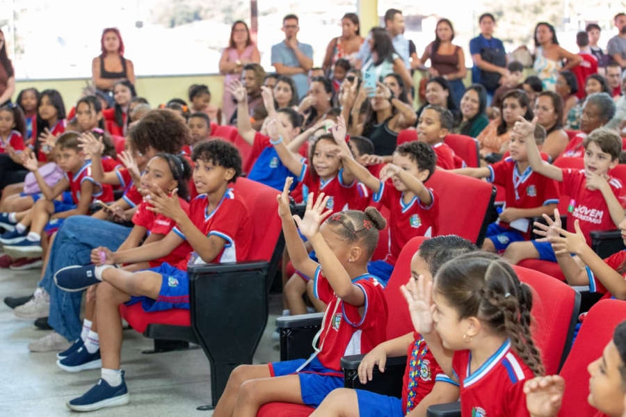 Maricá empossa estudantes para participação direta nas políticas de educação