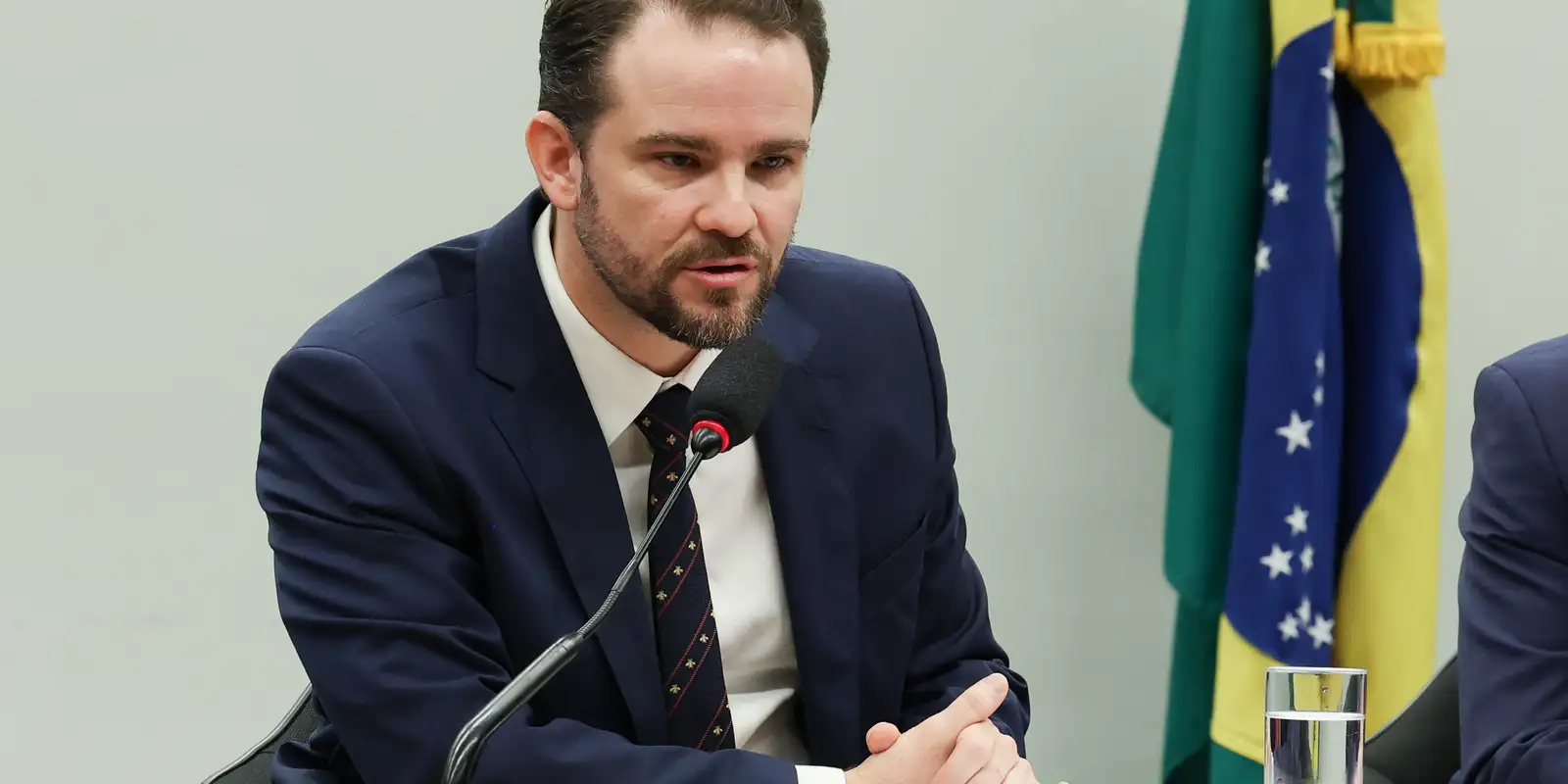 Durigan critica PEC que dá autonomia ao BC por criar “novo Poder