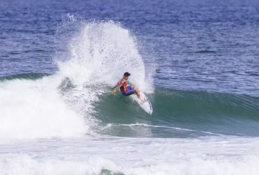 Gabriel Medina sofre virada e cai na estreia do VIVO Rio Pro em Saquarema